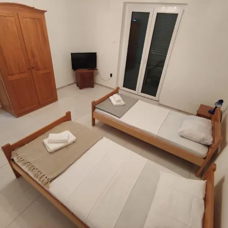Prosika Apartman Pag Town